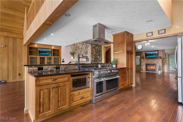 810 Mount Pleasant Street NW, Clinton, OH 44216