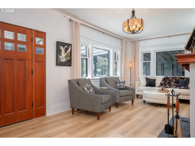 5908 Sw 45TH Ave, Portland, OR 97221