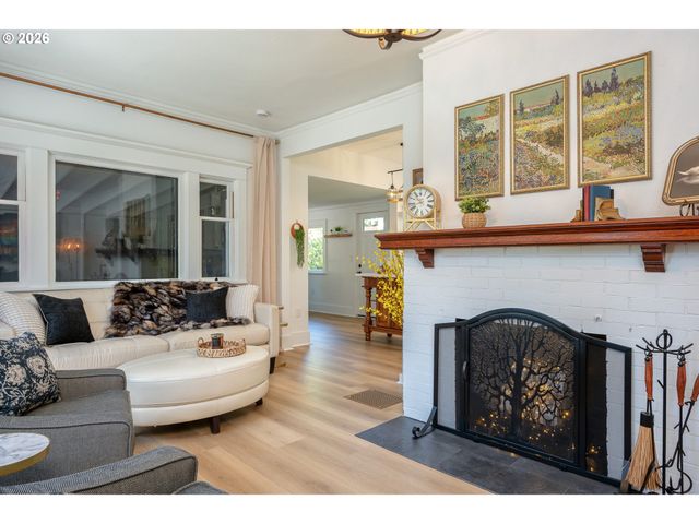 5908 Sw 45TH Ave, Portland, OR 97221