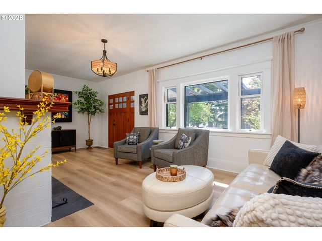 5908 Sw 45TH Ave, Portland, OR 97221