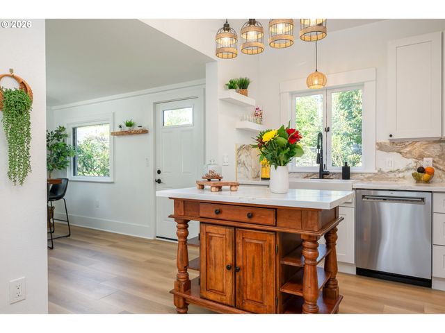 5908 Sw 45TH Ave, Portland, OR 97221