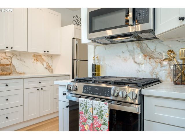5908 Sw 45TH Ave, Portland, OR 97221