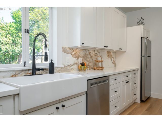 5908 Sw 45TH Ave, Portland, OR 97221