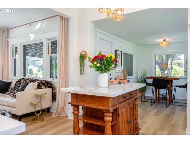 5908 Sw 45TH Ave, Portland, OR 97221