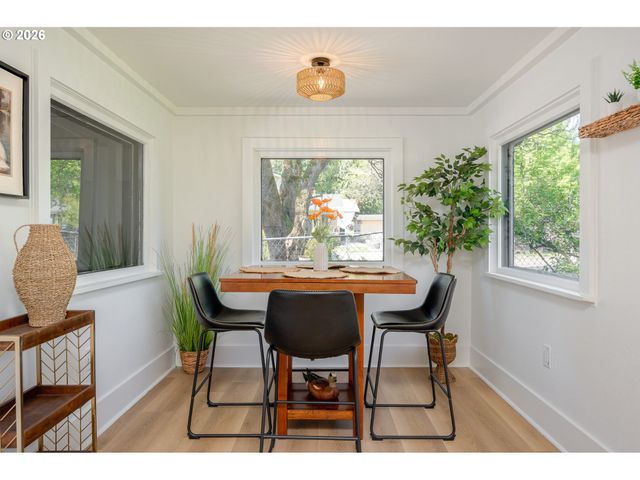 5908 Sw 45TH Ave, Portland, OR 97221