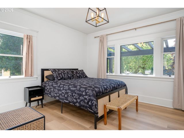 5908 Sw 45TH Ave, Portland, OR 97221