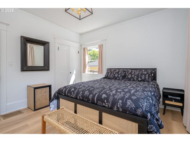 5908 Sw 45TH Ave, Portland, OR 97221