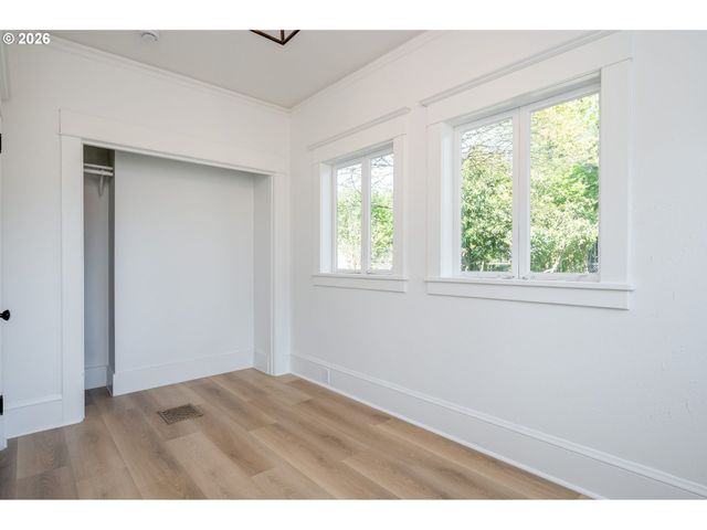 5908 Sw 45TH Ave, Portland, OR 97221