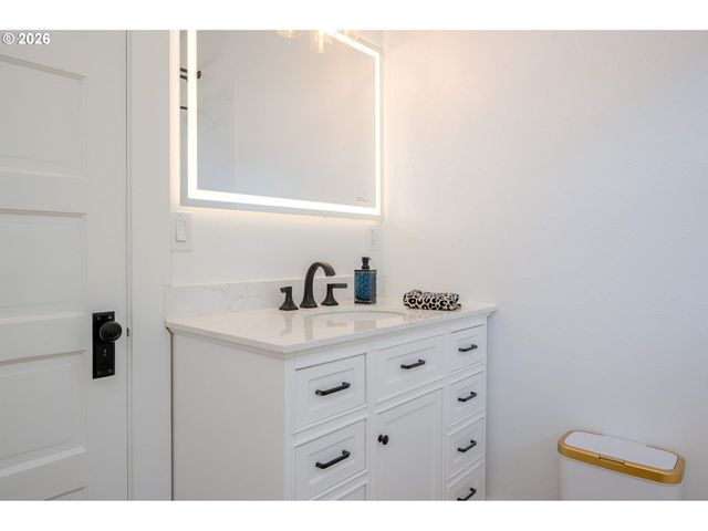 5908 Sw 45TH Ave, Portland, OR 97221