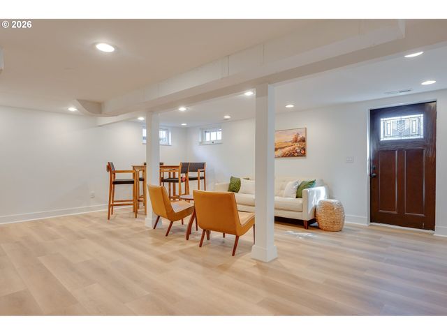 5908 Sw 45TH Ave, Portland, OR 97221