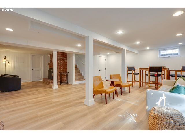 5908 Sw 45TH Ave, Portland, OR 97221