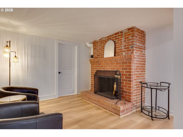 5908 Sw 45TH Ave, Portland, OR 97221