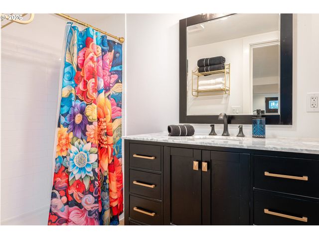 5908 Sw 45TH Ave, Portland, OR 97221