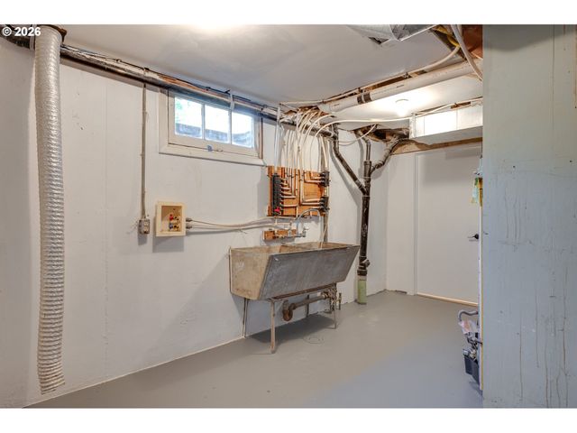 5908 Sw 45TH Ave, Portland, OR 97221