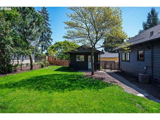 5908 Sw 45TH Ave, Portland, OR 97221