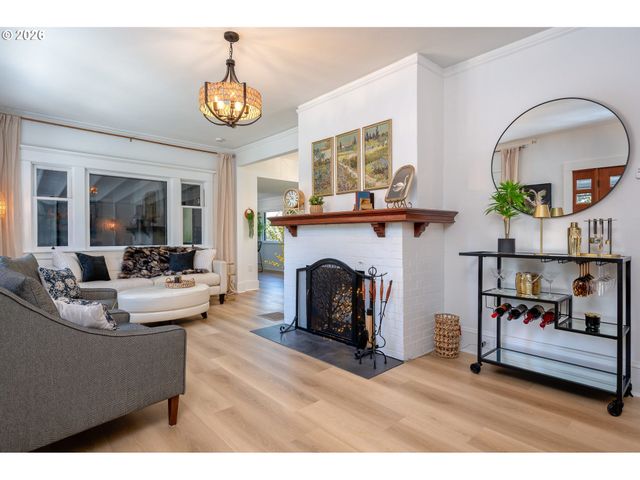 5908 Sw 45TH Ave, Portland, OR 97221