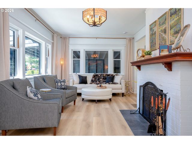 5908 Sw 45TH Ave, Portland, OR 97221