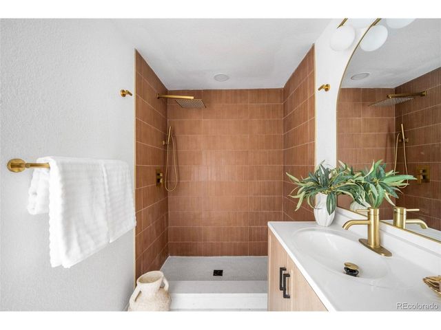 1900 Quebec St, Denver, CO 80220