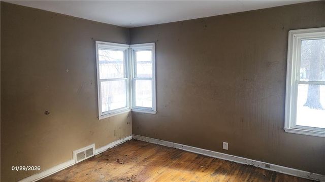 2421 NE Vivion Road, Kansas City, MO 64118