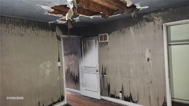 2421 NE Vivion Road, Kansas City, MO 64118