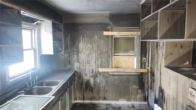 2421 NE Vivion Road, Kansas City, MO 64118