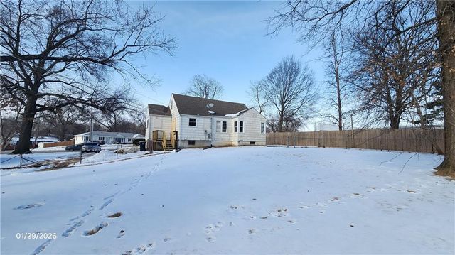 2421 NE Vivion Road, Kansas City, MO 64118