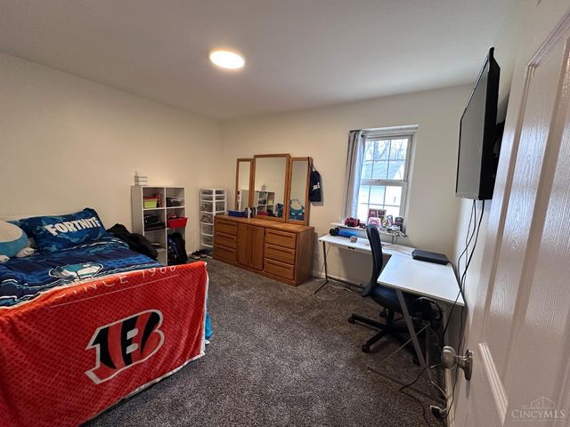 8622 Plainfield Lane, Cincinnati, OH 45236