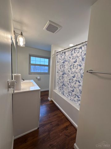 8622 Plainfield Lane, Cincinnati, OH 45236