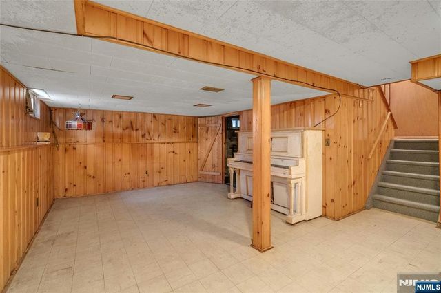 90 Arnot Place, Paramus, NJ 07652