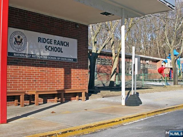 90 Arnot Place, Paramus, NJ 07652