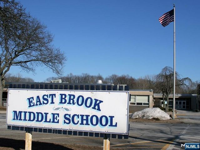 90 Arnot Place, Paramus, NJ 07652