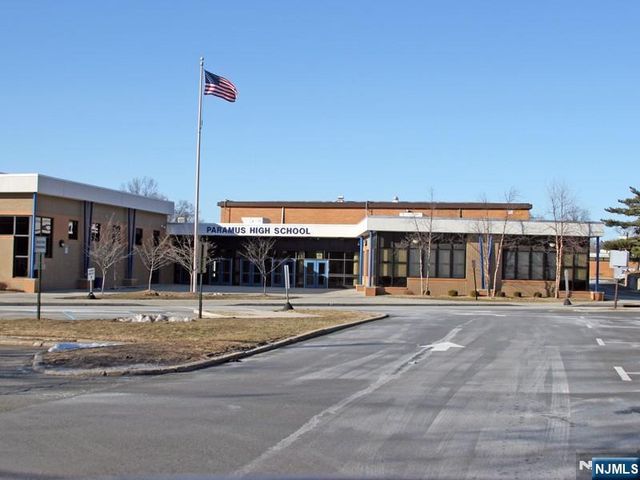 90 Arnot Place, Paramus, NJ 07652