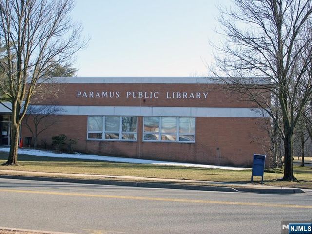 90 Arnot Place, Paramus, NJ 07652