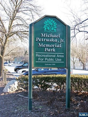 90 Arnot Place, Paramus, NJ 07652