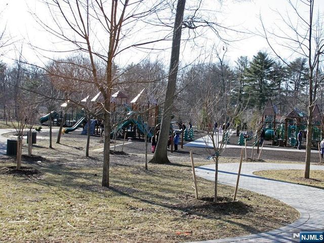 90 Arnot Place, Paramus, NJ 07652