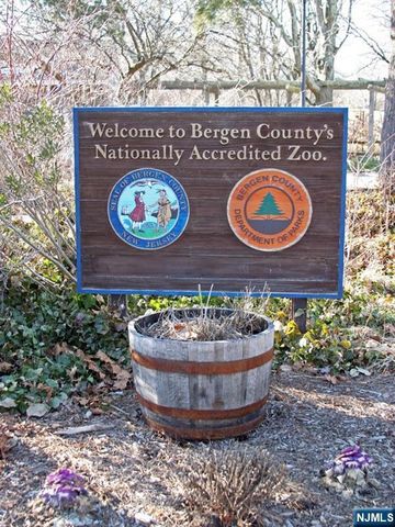 90 Arnot Place, Paramus, NJ 07652