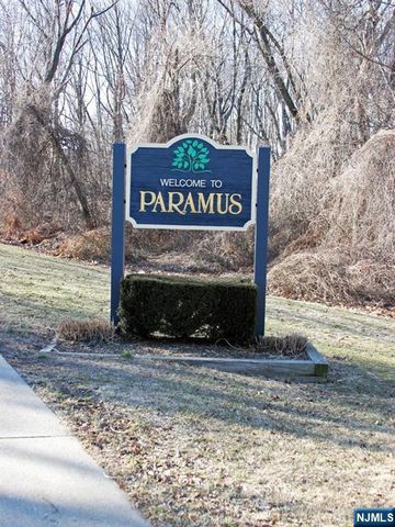 90 Arnot Place, Paramus, NJ 07652