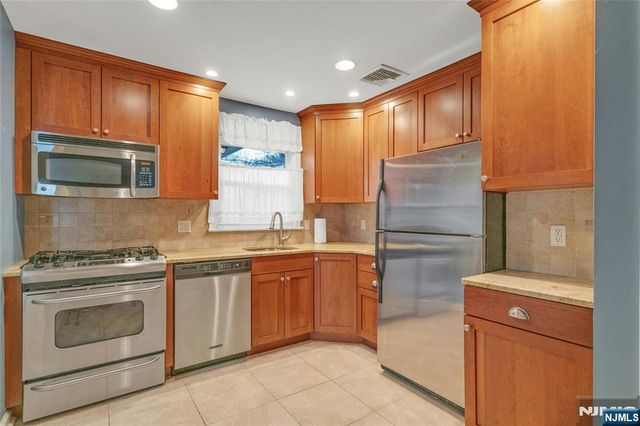 90 Arnot Place, Paramus, NJ 07652