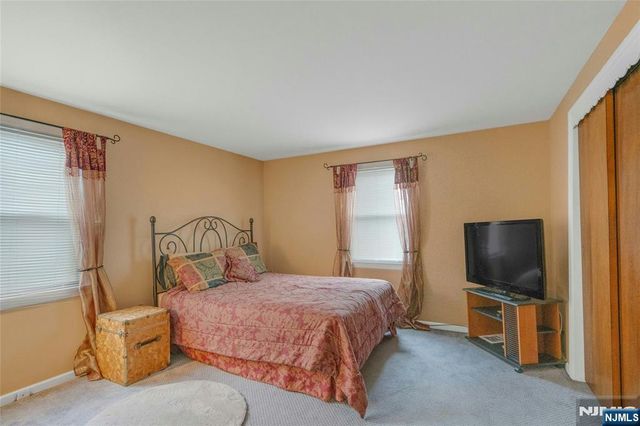 90 Arnot Place, Paramus, NJ 07652