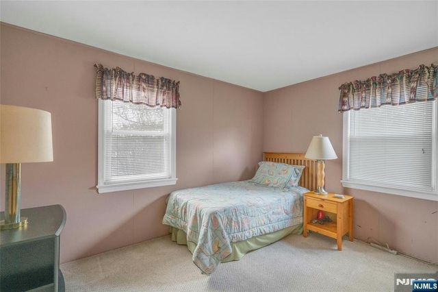 90 Arnot Place, Paramus, NJ 07652