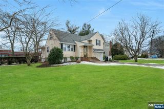 90 Arnot Place, Paramus, NJ 07652