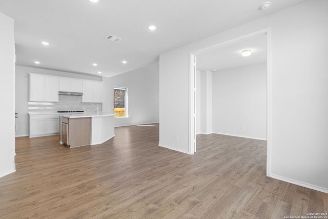 2621 White Willow, San Antonio, TX 78245