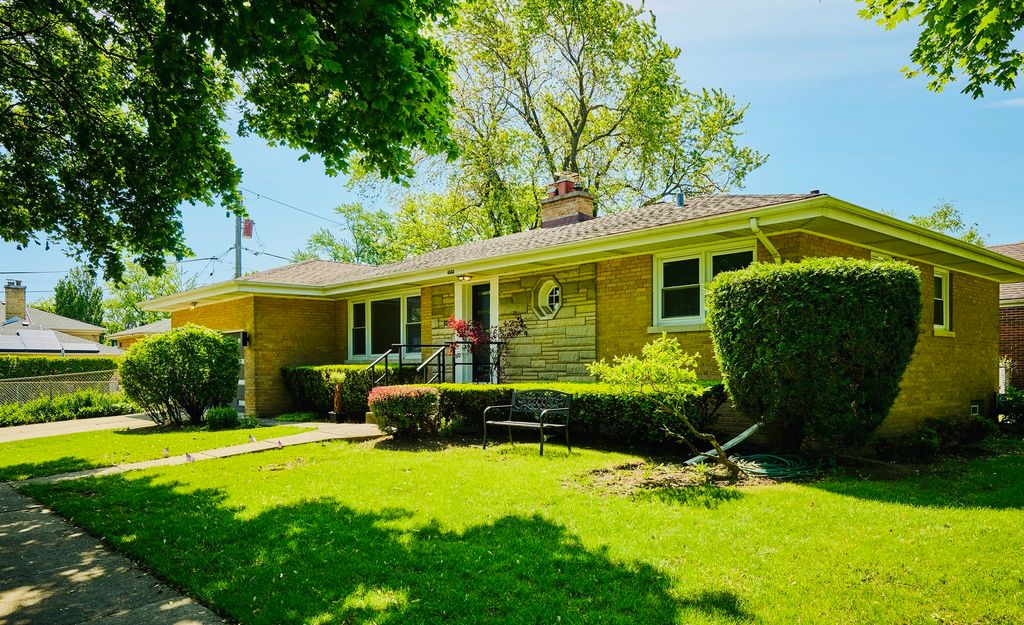 4555 Cleveland Street, Skokie, IL 60076