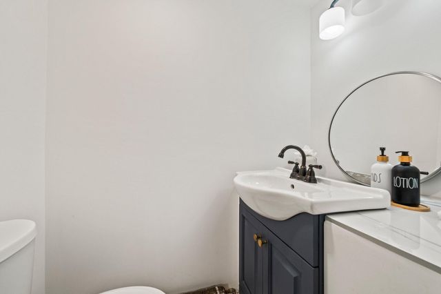 4 Thach Lane, Hyannis, MA 02601