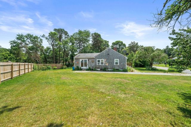 4 Thach Lane, Hyannis, MA 02601