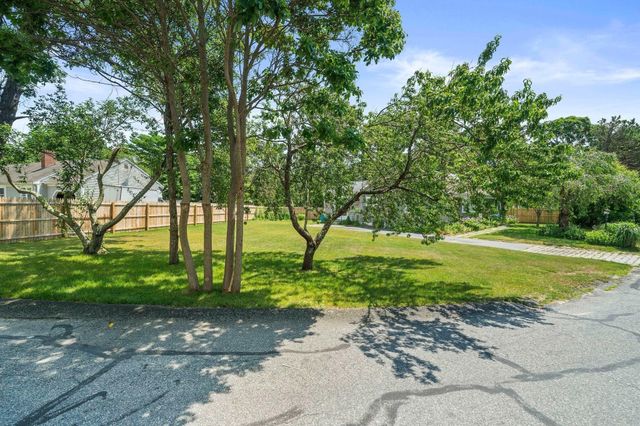 4 Thach Lane, Hyannis, MA 02601
