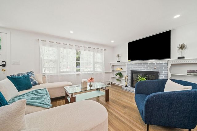 4 Thach Lane, Hyannis, MA 02601