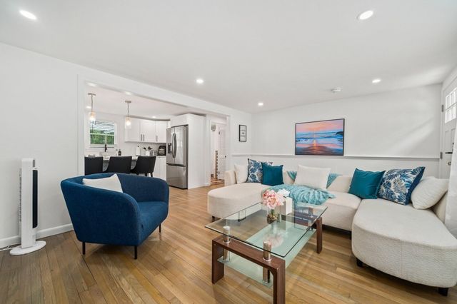 4 Thach Lane, Hyannis, MA 02601