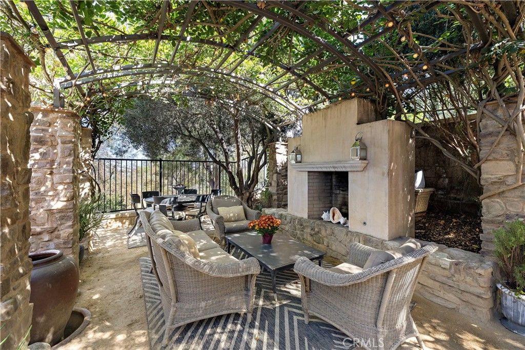 41 Climbing Vine, Irvine, CA 92603 — exterior