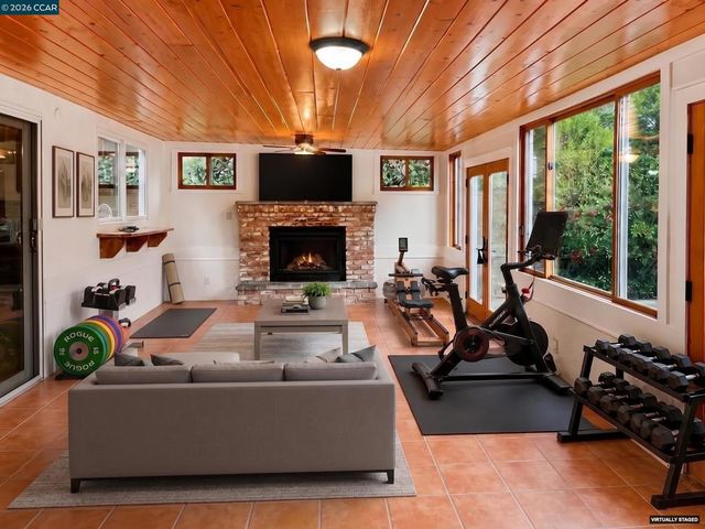 625 Las Barrancas Dr, Danville, CA 94526